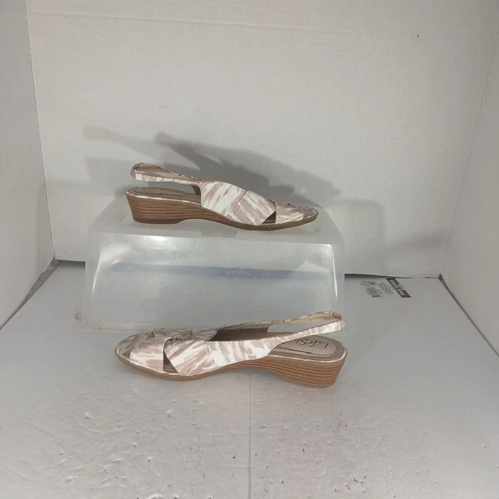 LifeStride Mimosa 2 Wedge Sandals 5.5M Tan White Ikat Slingback Comfort Shoes